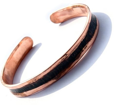 JUNKIRI Bracciale Rigido in Rame Puro Martellato, Fascia Regolabile Cuff Unisex, Stile Vichingo Rustico e Boho, Gioiello Artigianale Fatto a Mano in Nepal per Uomo e Donna