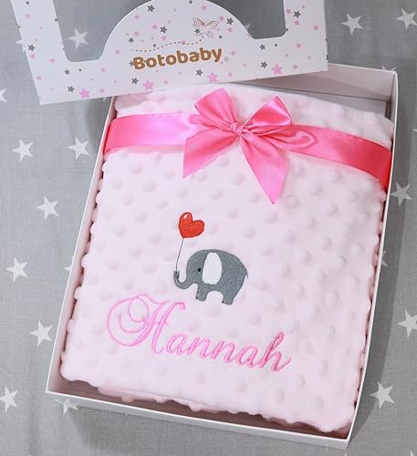 BotoBaby Personalisierte Babydecke Zweilagig, Bestickt mit Namen & Datum – Geschenkbox inklusive Geburt & Taufe (75 x 100 cm, Rosa - Sternen + Geschenkbox)