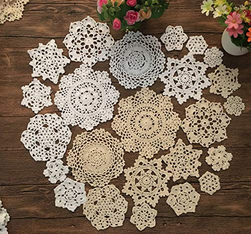 MINDPLUS Set di 24 Centrini all'Uncinetto a Mano Centrini in Pizzo all'Uncinetto in Cotone Mini Tovaglietta 5-18cm Rotond Bianco Beige Vintage Matrimonio Tea Party (Bianco e Beige)