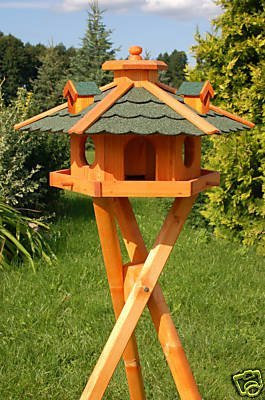 Deko-Shop-Hannusch Vogelhaus, Vogelhäuschen behandelt mit Bitumschindeln und DREI Gauben mit Ständer, Vogelfutterhaus mit Futtersilo, Silo