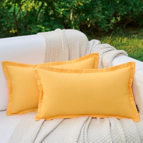 LIGICKY Gula utomhus ländryggskuddar vattentäta kuddöverdrag 30 x 50 cm paket med 2 dekorativa rektangulära enfärgade kuddar med bred kant kuddöverdrag för uteplats tält trädgård soffa balkong
