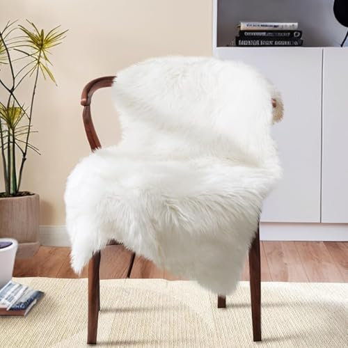 JXLOULAN Faux Lammfell Schaffell Teppich Weiß 60x90 cm, Weicher Flauschiger Teppich Wohnzimmer Deko, Longhair Fell Lammfellimitat Carpet für Stühle Sofa Schlafzimmer Kinderzimmer