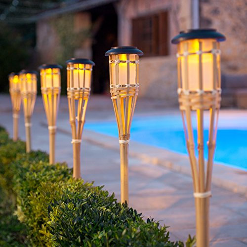 Lights4fun Lot de 2 Torches Solaires en Bambou avec LED Ambre – Lampes Solaires Décoratives pour Jardin, Terrasse ou Extérieur éclairage extérieure
