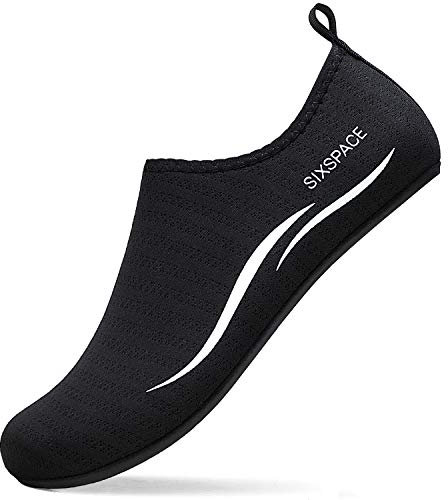 Sixspace Herren Damen Badeschuhe Wasserschuhe Aquaschuhe Strandschuhe Schnell Trocknend Slip on Breathable Schwimmschuhe Surfschuhe für Beach Pool Surfen Yoga Schwarz(Lieferantengröße 44 EU)