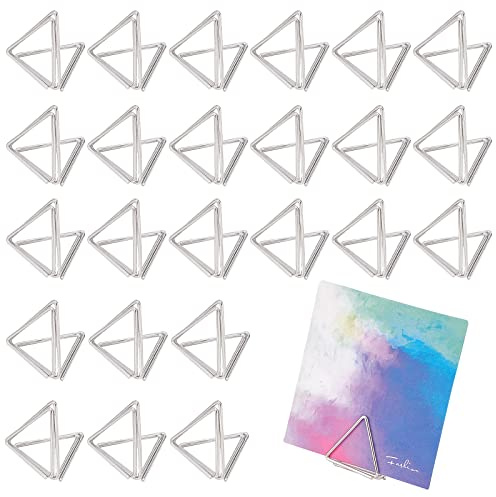 OLYCRAFT 36pcs Mini Place Card Holders Cute Place Card Holders Triángulo Forma Boda Mesa Número Titulares Platino Photo Holders Picture Stand Clips para Place Cards Bodas Aniversario Celebración
