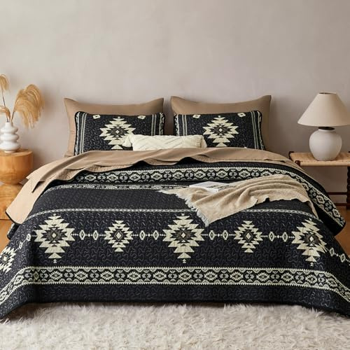 Wake In Cloud - Western Quilt Set, Southwestern Aztec Country Tribal Native American Rustic Ranch, Reversible Lightweight Bedspread Coverlet, 3 Pieces, Black Brown, Queen/Full Size