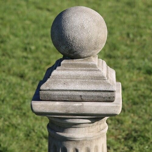 Puntali in pietra sfalsata | Capitelli per pali da giardino in pietra calcarea, ornamento da giardino a pilastro