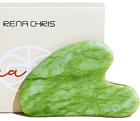 Rena Chris Gua Sha en Jade Naturel Masseur pour Sculpter la Ligne de la Mâchoire et Réduire les Poches - Accessoire de Soins de la Peau (Vert Clair)