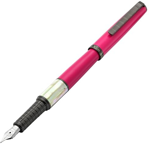 Xezo Speed Master Stylo plume, plume fine. Fuchsia cerise mat avec nacre blanche. Plaqué canon de fusil. Corps en laiton léger. Chaque pièce unique