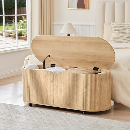 43.3” Storage Bench with 4 Wheels, Fluted Oval Storage Chest with Safety Hinges, Modern Wooden End of Bed Bench, Large Storage Trunk Toy Chest with Lift Top for Entryway, Bedroom, Living Room,Natural