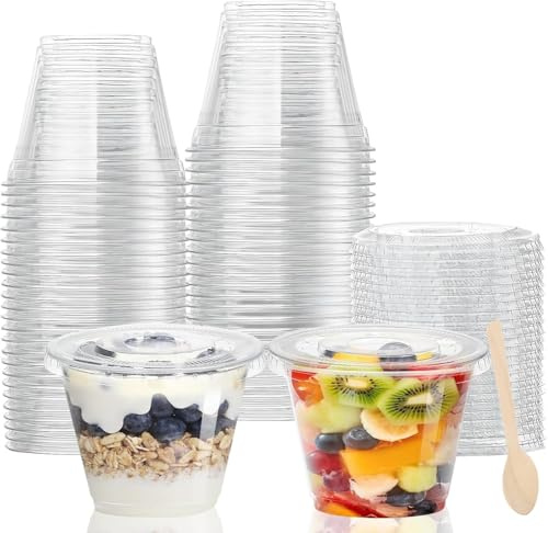 LATERN 50 Piezas Vasos de Postre de Plástico con Tapas, 270ml Redondas Tazas de Postre Taza de Aperitivo de Parfait Transparente Tazón para Servir Reutilizable con Cucharas de Madera para Fiestas