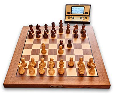 Millennium ChessGenius Exclusive M820 - Schachcomputer für höchsten Komfort und Anspruch. In Echtholz mit vollautomatischer Figurenerkennung. Online Spielen via ChessLink-Modul.