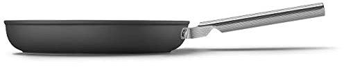 Smeg, Antihaft-Bratpfanne CKFF3001BLM, Durchmesser 30 cm, ergonomischer Edelstahlgriff, für alle Herdarten, bis zu 250° im Backofen, 3,3 l Fassungsvermögen, Schwarz
