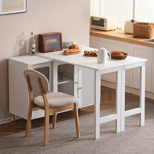Credenza moderna bianca creativa a a buffet con tavolo pieghevole allungabile, gambe in metallo dorato, porte scorrevoli in vetro, ripiani regolabili e design multifunzionale