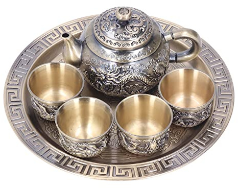 Vintage turkisk kaffekanna och koppar set, tekanna i metall med 4 tekoppar och bricka för bröllopsfest i köket