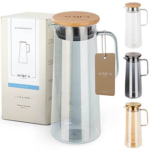 ACQUA DI AMALFI® Carafe en verre avec couvercle - Carafe à eau de 1,5 l - Verseuse en verre avec couvercle - Anti-fuite et de qualité supérieure - Idéal pour la limonade, l'eau et le thé (BLUE/BAMBOO)
