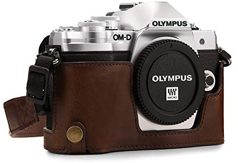 MegaGear MG1351 Ever Ready Leder Kamera Halbtasche mit Trageriemen und Batteriezugang für Olympus OM-D E-M10 Mark III Dunkelbraun