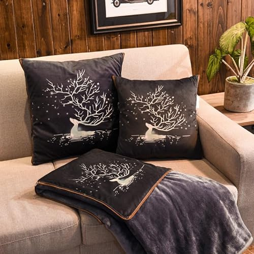 Surwin Couverture en Flanelle et Oreiller 2 en 1, Couverture de Voyage, Plaids Imprimé Renne Super Douce, Convertible en Coussin, Adapté aux Voitures, Bureaux, Avions (150x200cm,Rêve)