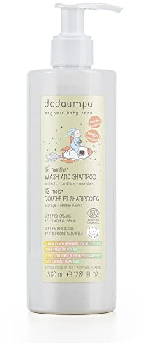 Dadaumpa babytvätt och schampo i 12+ månader, allt-i-ett-badrum, skonsam kroppstvätt och schampo, mandeloljerengöring, 380 ml | 97.9% natural origin. A 2 in 1 tear-free formula for gentle hair & body cleansing from 12+ months with an almond scent.