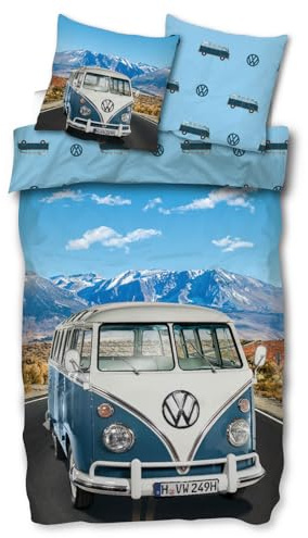 VW Bulli Bettwäsche T1 – Retro Panorama Berge, Oldtimer Bus Blau, hochwertige Renforcé Baumwolle, Bulli Design, Größe 135 x 200 cm Bettgarnitur Set für Fans klassischer Automobil-Designs