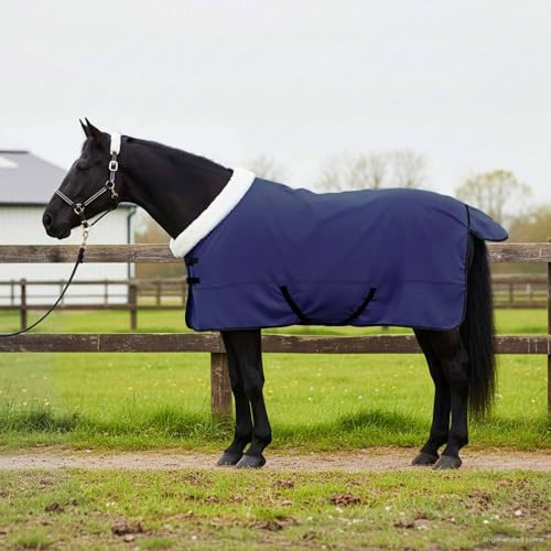 Ordellia Hästfilt marinblå 155 cm tillverkad av polarfleece, andas och vindtät, med svanklaff, justerbart bröstlås och magbälte, för stall, vide och paddock