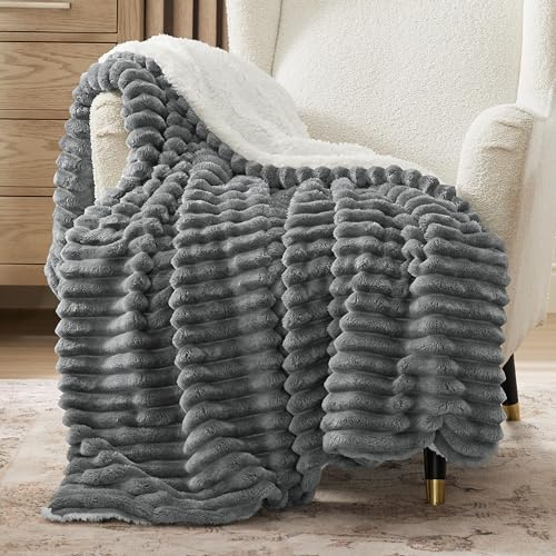 Bedsure Sherpa Fleece Throw Blanket - Thick Blanket, Dark Grey, 130x150cm | Fluffy Blanket for Winter, Super Soft, Cosy, Thick and Warm, Family and Pets, Home Decor, Gifts for Women and Girls