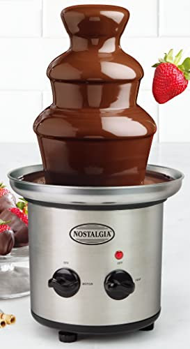 Nostalgia Fuente de Chocolate Eléctrica de 3 Niveles para Fiestas - Derrite Queso, Queso Fundido, Dulces y Licor - Sumergir Fresas, Gajos de Manzana, Verduras y Más - Acero Inoxidable