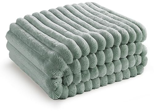 Bedsure Manta Sofá Polar Suave - Manta Gruesa y Esponjosa para Cama y Sofá, Cálida y Acogedora para Invierno, Diseño de Rayas Anchas, XL 150 x 200 cm, Verde