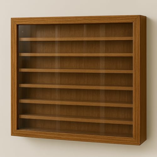 GRECA Vitrine collection miniature. Finition vernis chêne. Dimensions (largeur x profondeur x hauteur) : 50 x 5 x 40 cm.
