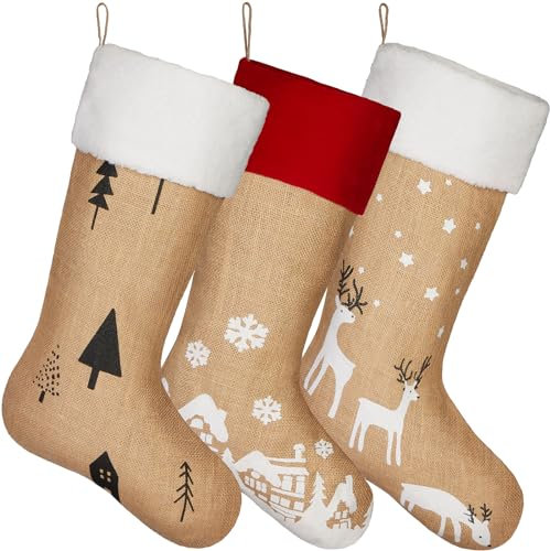 Brubaker Set di 3 Calze di Natale da Riempire e Appendere - Calze di Babbo Natale da 52 cm per Natale e San Nicola - Decorazione Natalizia Calze di Natale in Juta - Villaggio di Natale, Abeti e Renne