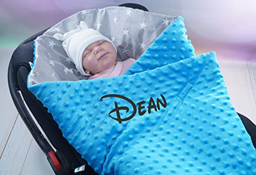 Zweilagige Decke mit Namen - EINSCHLAGDECKE - 90x90 cm - Babydecke für Babyschale Baumwolle (Sternen - Blau)