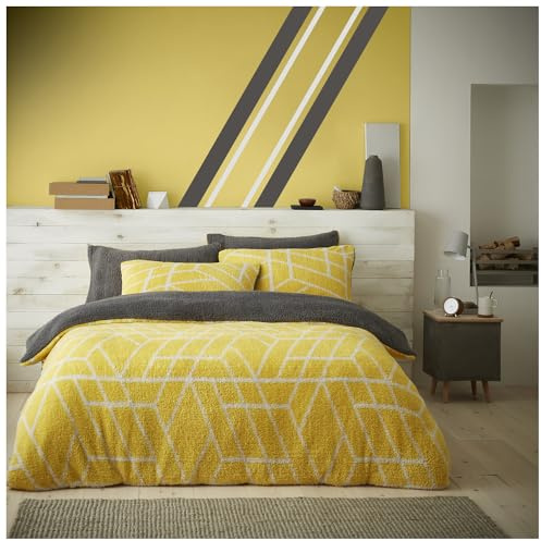 GC GAVENO CAVAILIA Geometric Shape Teddy Fleece Kingsize Duvet Set - Ochre | Luxurious Thermal Fleece Comfort - Soft Warm & Fluffy Sherpa Diamond Bedding Set With Matching Pillowcases - 230 cm x 220 cm