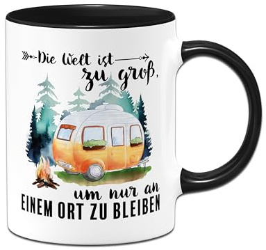 Tassenbrennerei Camping Tasse - Die Welt ist zu groß, um nur an einem Ort zu bleiben - Kaffeetasse mit Spruch - Geschenk für Camper, Wohnwagen (Schwarz)