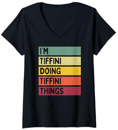 Femme Citation personnalisée humoristique I'm Tiffini Doing Tiffini Things T-Shirt avec Col en V