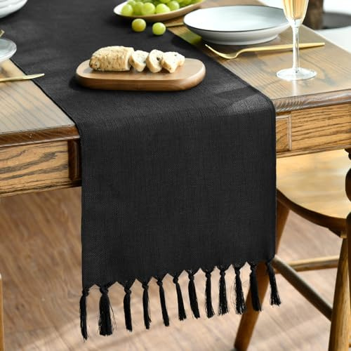 Artoid Mode Chemin de table noir bohème rural rustique pour ferme, avec glands, décoration de table de cuisine et salle à manger pour Halloween, mariage, fête des vacances, 13x56 pouces, 33x143 cm