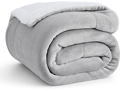 Bedsure Manta Cama Invierno - Manta Sofa Grande Polar Reversible de Franela y Sherpa, Manta Sofa Gruesa 150x200 cm de Microfibra Suave y Borreguito, Gris Claro