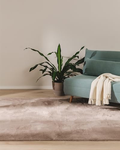 benuta Basic Kunstfaser Fellteppich Furry - Taupe 230x330 cm - Weicher Wohnzimmerteppich - Anti-Rutsch-Rückseite - Waschbar - Für Fußbodenheizung geeignet