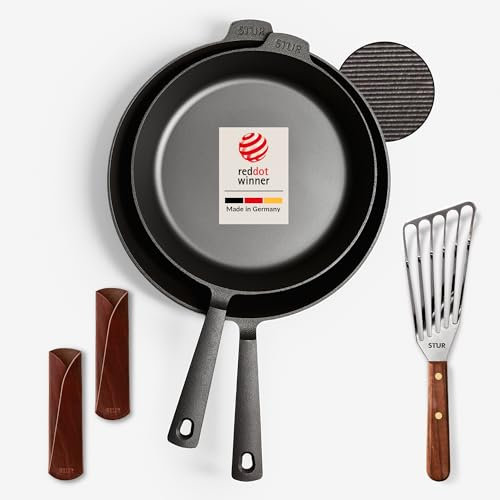STUR® - ORIGINAL PREMIUM-Set Gusseisenpfanne Induktion 24cm & 28cm inkl. 2x Echtleder Griffschutz, Pfannenwender - Cast Iron Pan Set für alle Herdarten, Kratzfeste Pfanne Gusseisen mit PREMIUM Zubehör