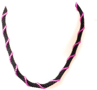 Schwarze Häkelkette mit Spirale in pink