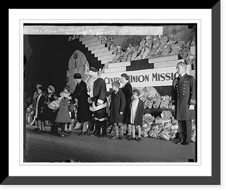 Historic Framed Print, Mrs. Hoover at Central Union Mission, 12/23/29-2, 17-7/8 x 21-7/8