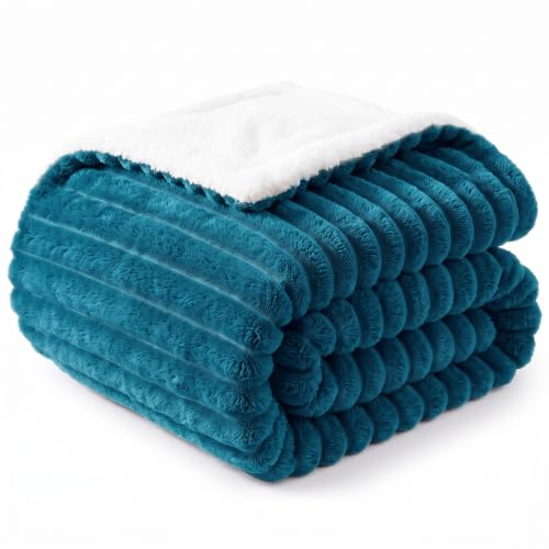 WAVVE Coperta Pile Plaid 150x200 cm Verde acqua | Flanella a Righe Sherpa a Doppia Faccia, extra spessa, morbida, calda e accogliente, ideale per divano e letto