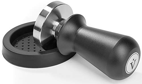 VIENESSO Profi Barista Tamper Set – Druckregulierend mit Anpressdruck von ca. 14kg durch integrierte Feder - Kaffee Stempel aus Edelstahl inkl. Matte für optimales tampern + E-Book! (schwarz, 58 mm)
