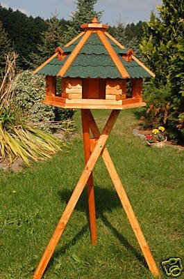 Deko-Shop-Hannusch XXL Vogelhaus, Vogelhäuschen behandelt mit Bitumschindeln und DREI Gauben mit Ständer