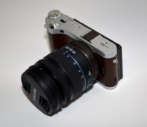 Samsung NX310 Kit Digitalkamera, 18-55mm, braun, inklusive Tasche