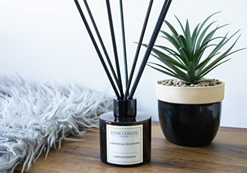 Oakmoss & Cedarwood Reed Diffuser - Clyde Candles Diffuser Oil with a Set of 7 Fibre Sticks, 100ml, Best for Home, Kitchen, Living Room, Bathroom. Diffusers set with sticks