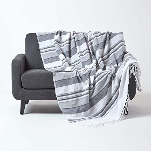 HOMESCAPES Jeté de lit/Jeté de canapé Gris et Blanc à Rayures de 225 x 255 cm en Pur Coton appartenant à la Collection Stripes