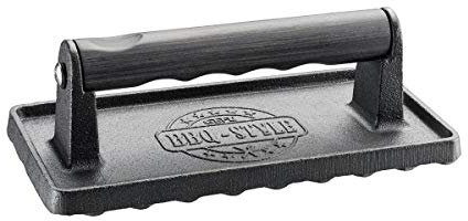 GEFU Fleischbeschwerer BBQ – Gusseisenpresse mit Holzgriff & Rillenstruktur | 1 kg Gewicht | Für Steak, Burger, Grill & Pfanne | Gleichmäßiges Garen