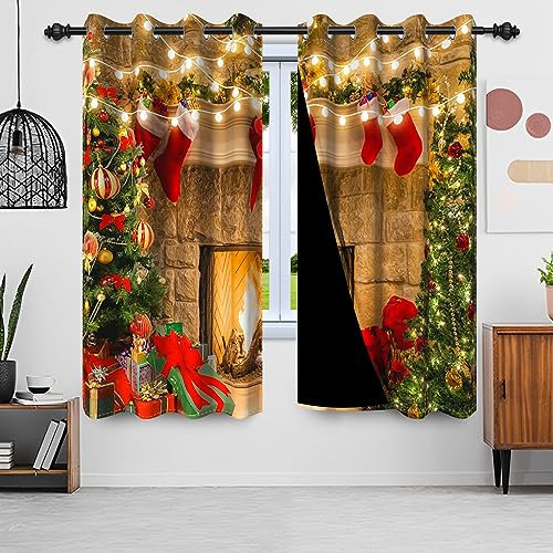 Gardinen Weihnachten, Uiiooazy Vorhänge Grün Weihnachtsbaum Rote Weihnachtssocken Kamin Muster Thermovorhang Blickdicht Verdunkelungsvorhänge mit Ösen für Schlafzimmer Wohnzimmer, 2er Set, 140Bx225Hcm