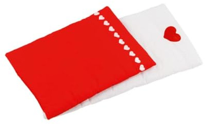 goki 51740 - Puppenbettzeug rot weiß mit Herzen für Babypuppen - mit Kissen, Oberbett, Unterbett