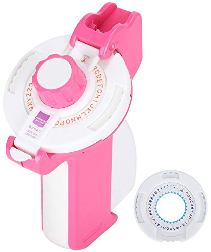 QWUUYEC Embossing Label Maker Manuale, Mini Etichettatrice a Tampone Rosa, Nastro Adesivo 9mm - Facile da Usare, Senza Inchiostro, Ideale per Progetti DIY e Album Fotografici